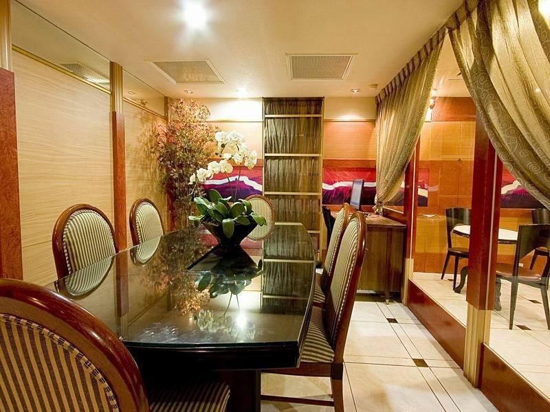 Charming Castle Hotel Taipei Exterior photo