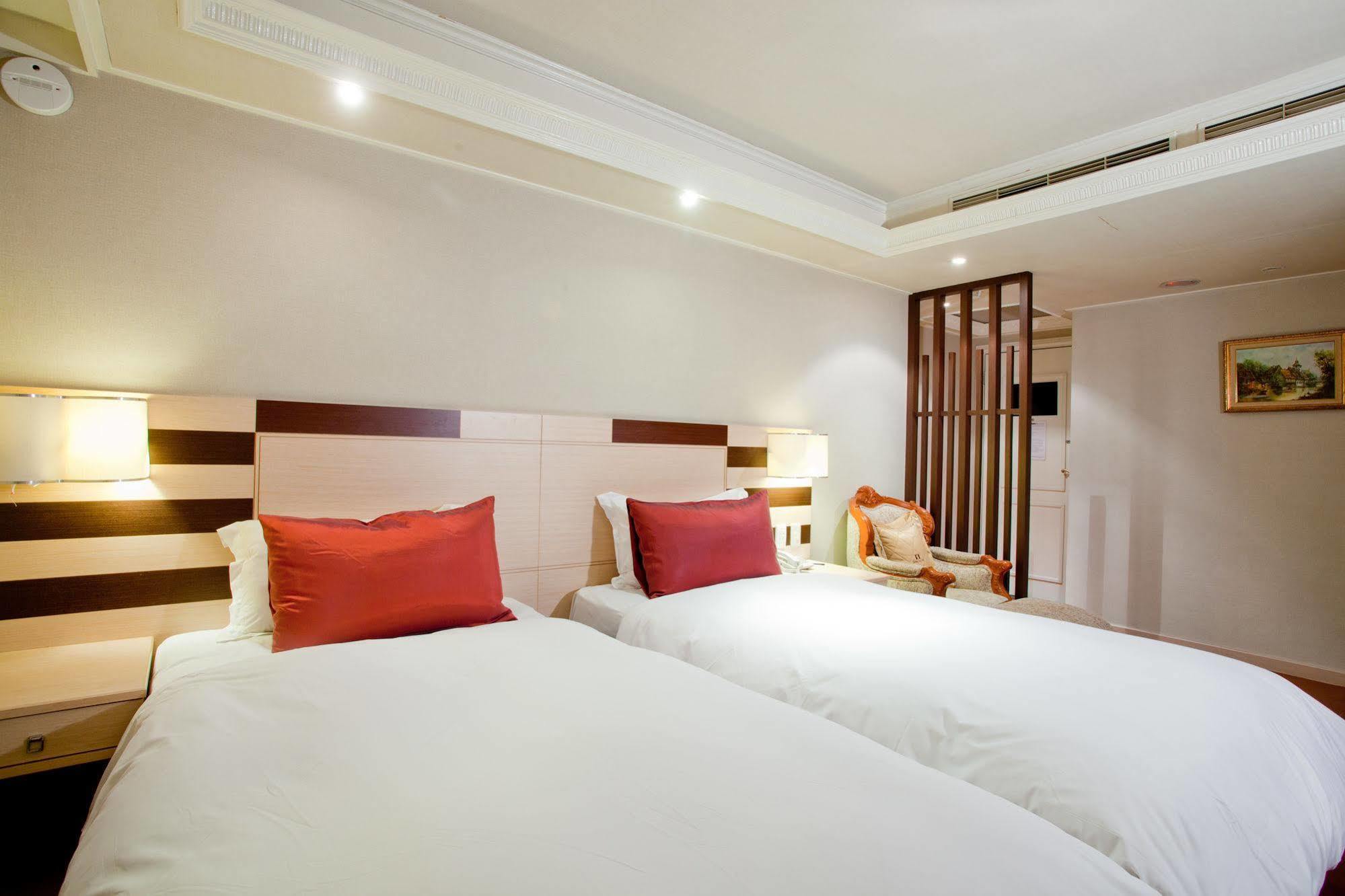 Charming Castle Hotel Taipei Exterior photo