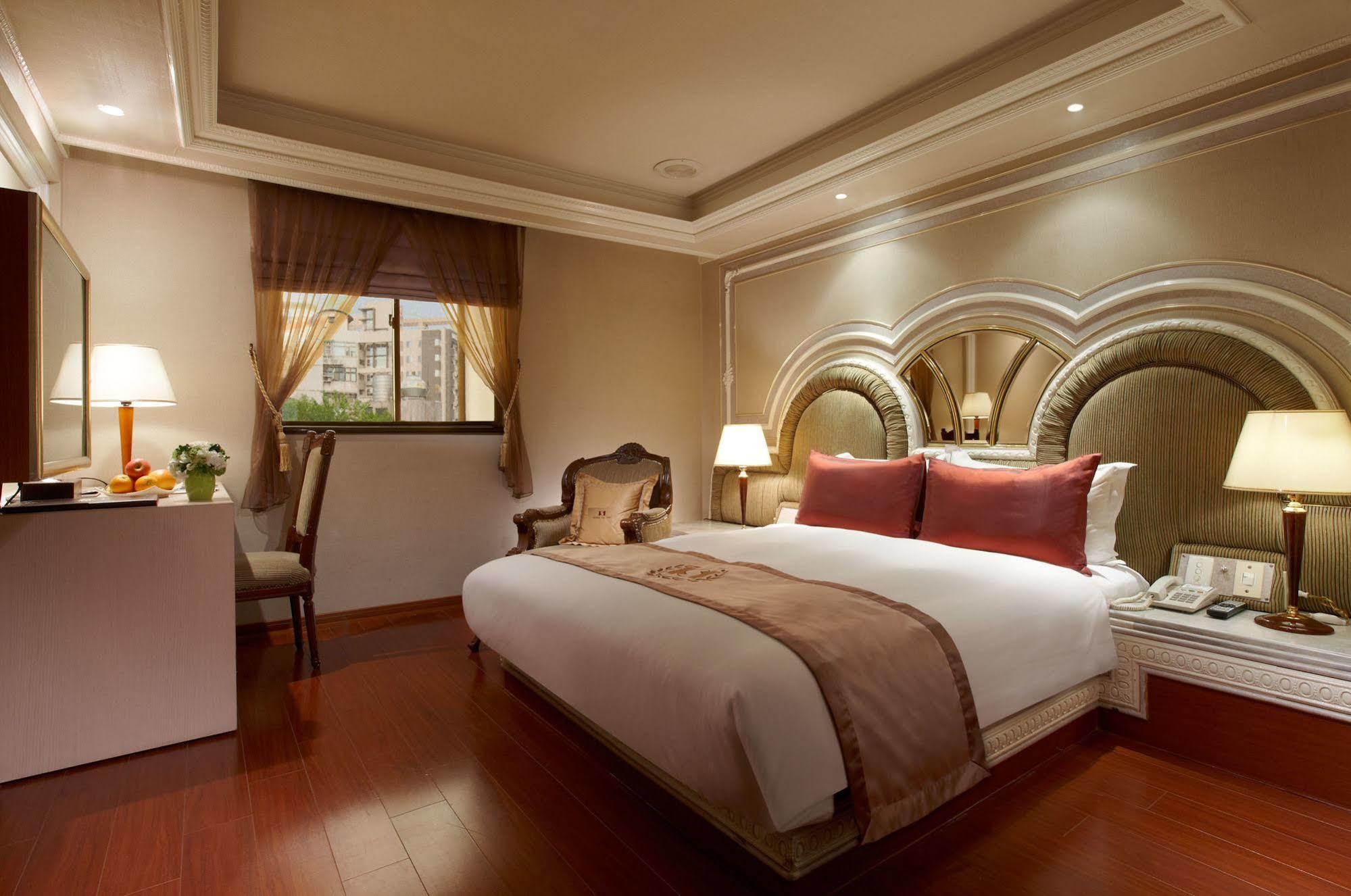 Charming Castle Hotel Taipei Exterior photo