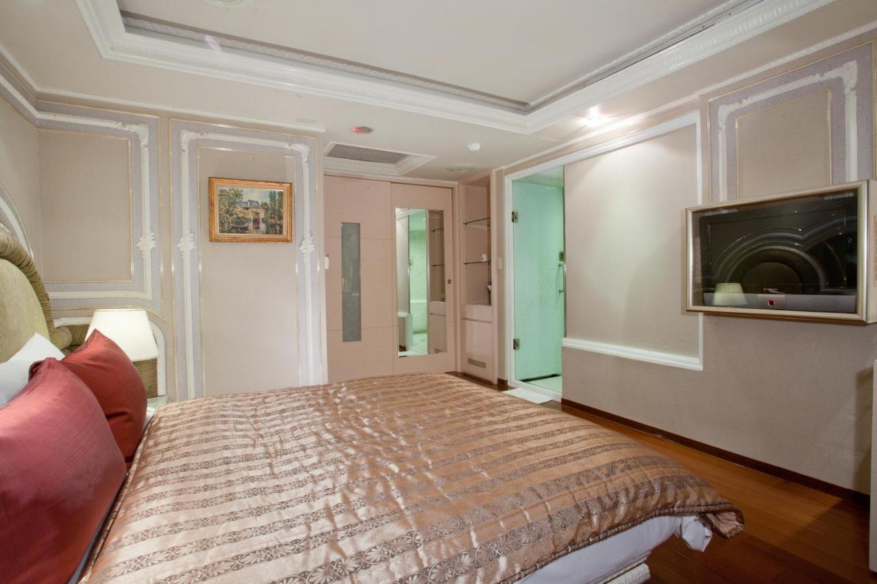 Charming Castle Hotel Taipei Exterior photo